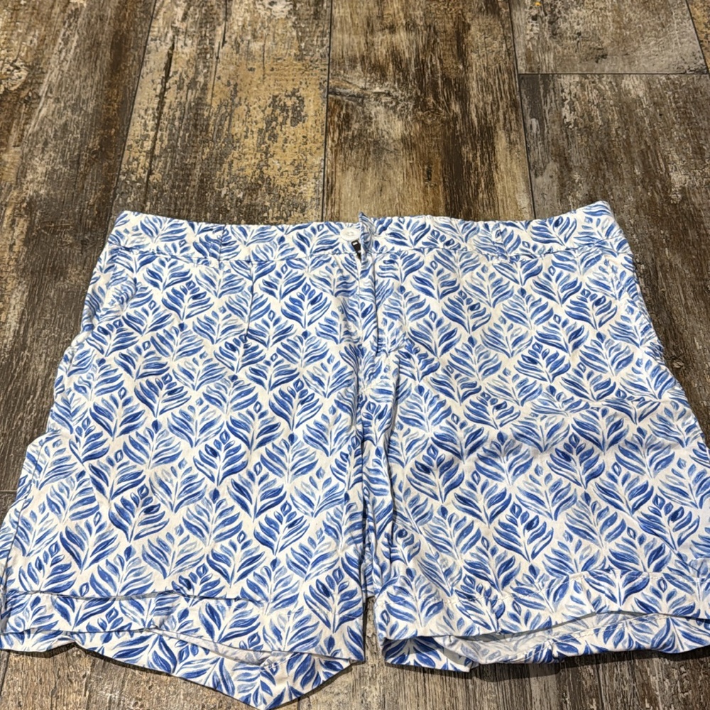 Blue Leaf Pattern Women's Shorts